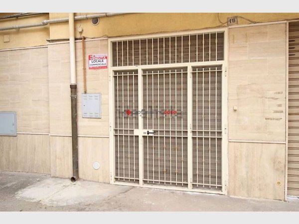 locale commerciale in vendita a Foggia in zona Stadio