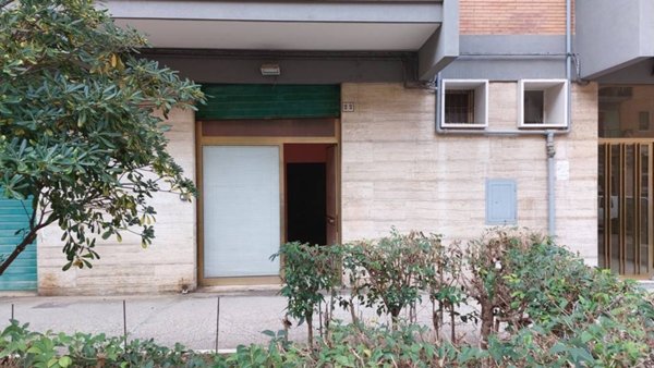 negozio in vendita a Foggia in zona San Ciro