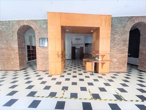 locale commerciale in vendita a Foggia