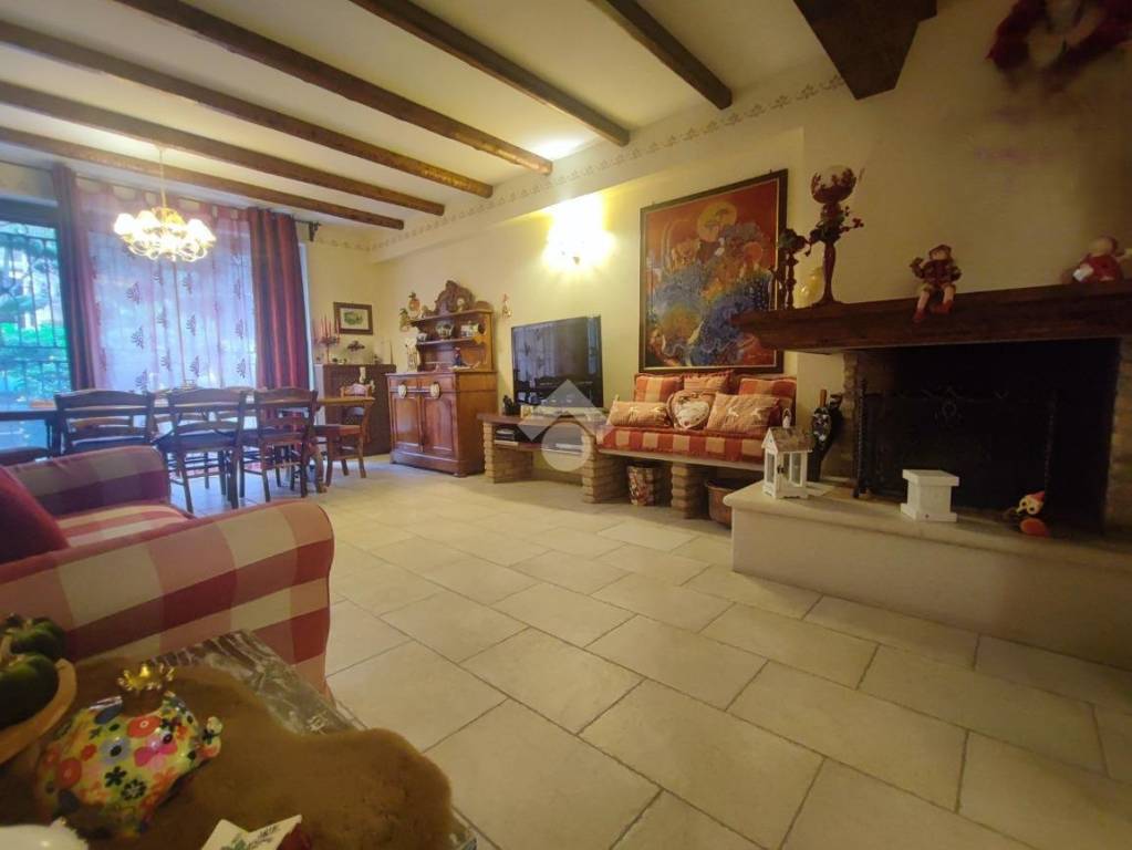 casa indipendente in vendita a Foggia in zona Macchia Gialla