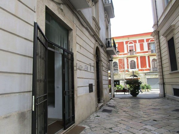 locale commerciale in vendita a Foggia in zona Centro Città