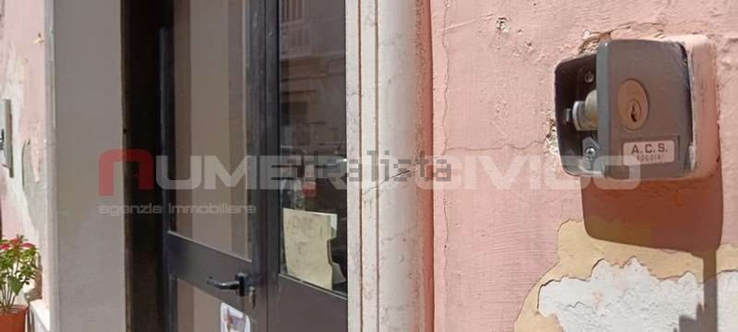 locale commerciale in vendita a Foggia in zona Centro Città