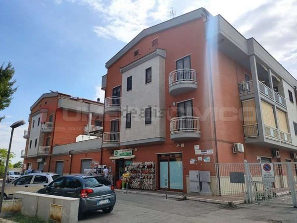 locale commerciale in vendita a Foggia in zona CEP