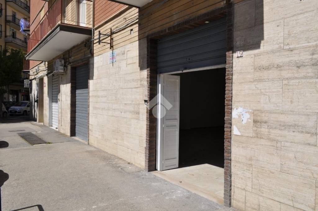 negozio in vendita a Foggia in zona Immacolata / San Pio X