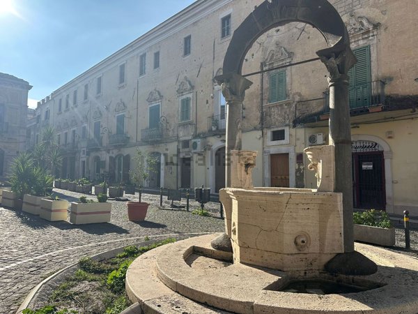 locale commerciale in vendita a Foggia in zona Centro Città