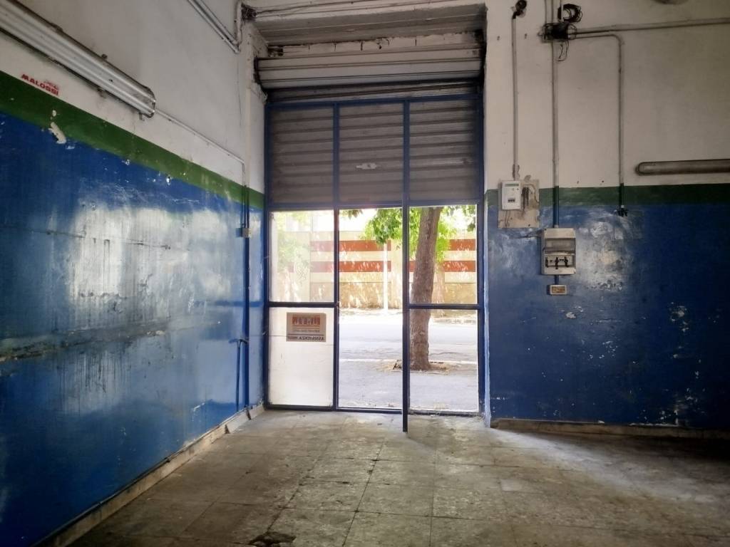 negozio in vendita a Foggia in zona Immacolata / San Pio X