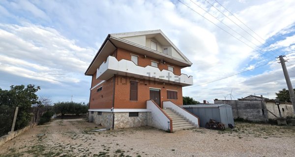casa indipendente in vendita a Foggia in zona Centro Città