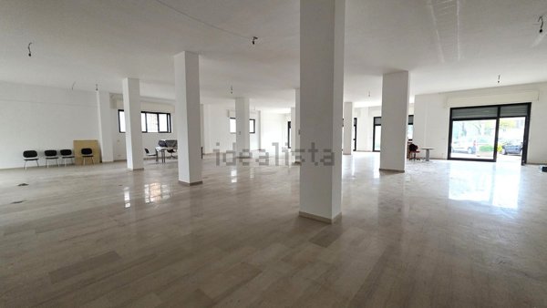 locale commerciale in vendita a Foggia in zona Villaggio Artigiani
