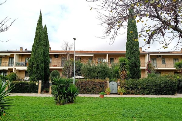 casa indipendente in vendita a Foggia in zona Macchia Gialla