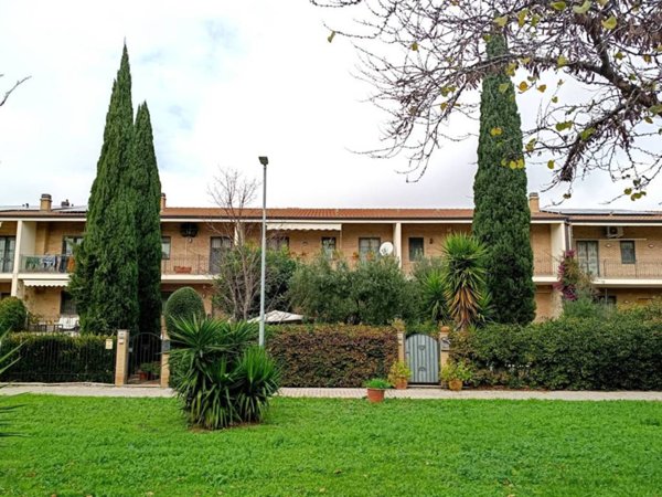 casa indipendente in vendita a Foggia in zona Macchia Gialla