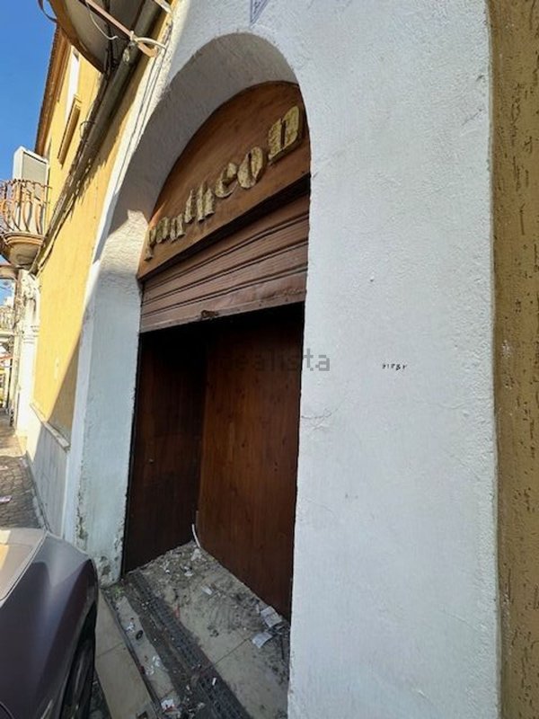 locale commerciale in vendita a Foggia in zona Centro Città