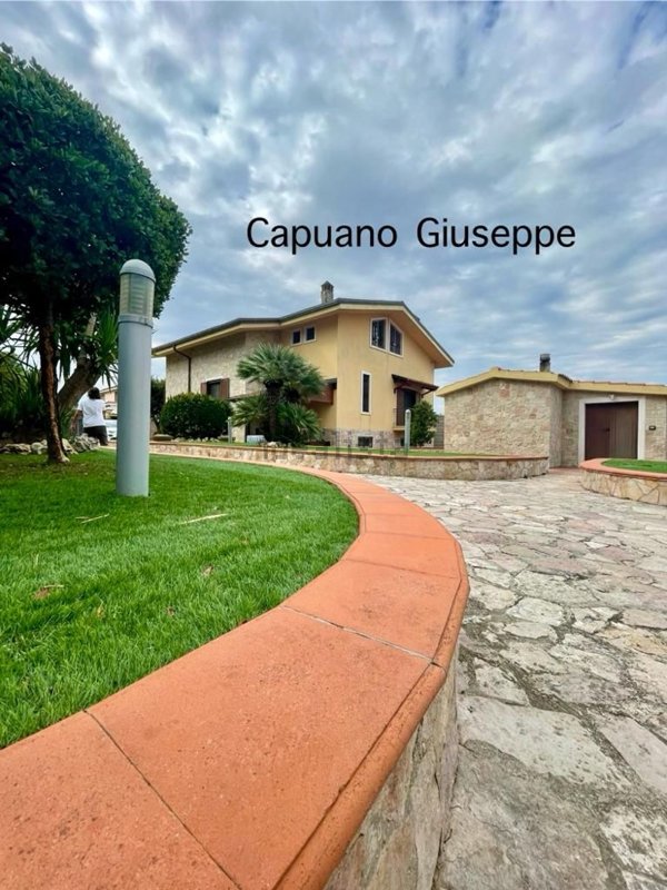 casa indipendente in vendita a Foggia in zona Villaggio Azzurro