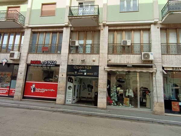 negozio in vendita a Foggia in zona Centro Città