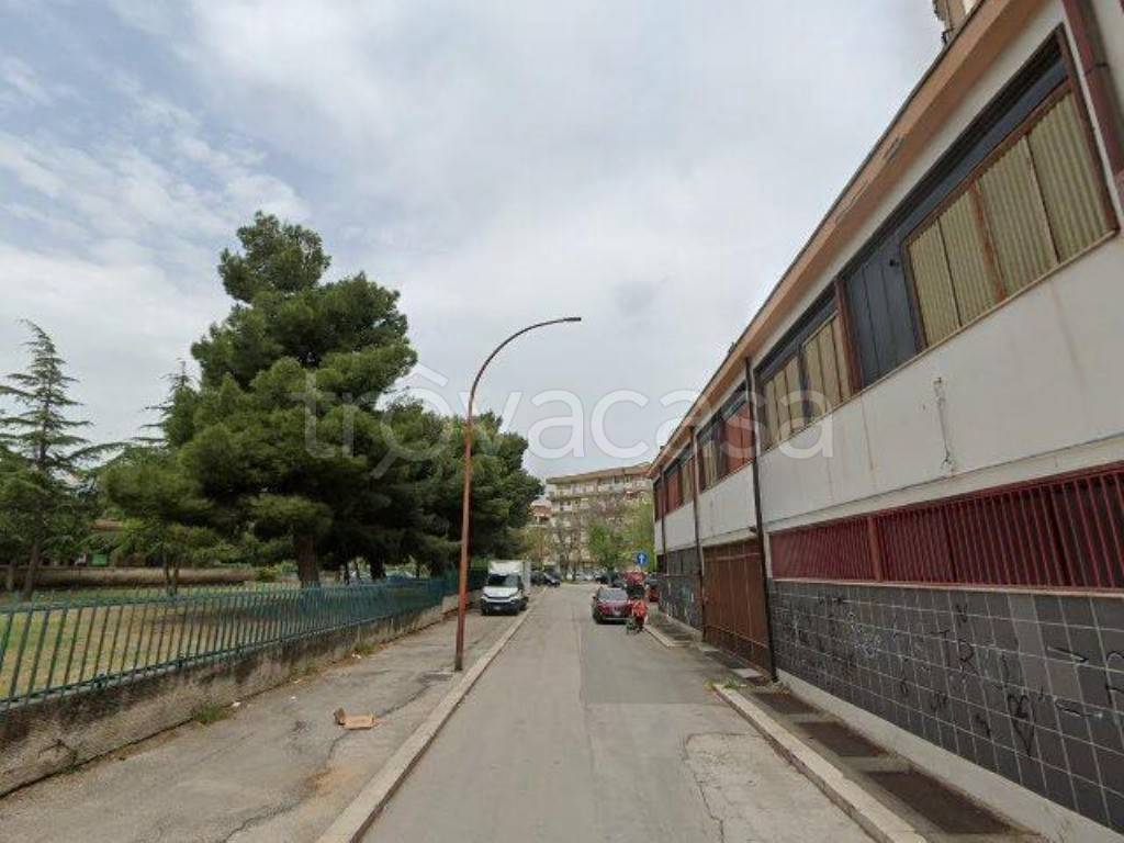 locale commerciale in vendita a Foggia in zona Ordona Sud