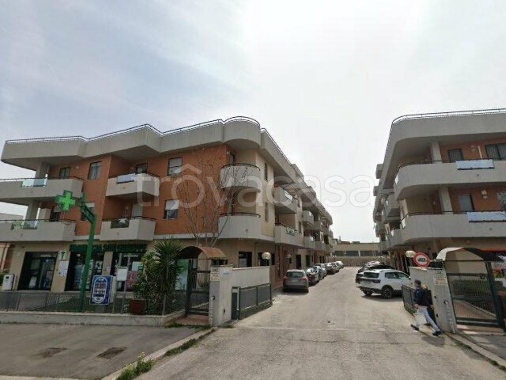 locale commerciale in vendita a Foggia in zona Villaggio Artigiani