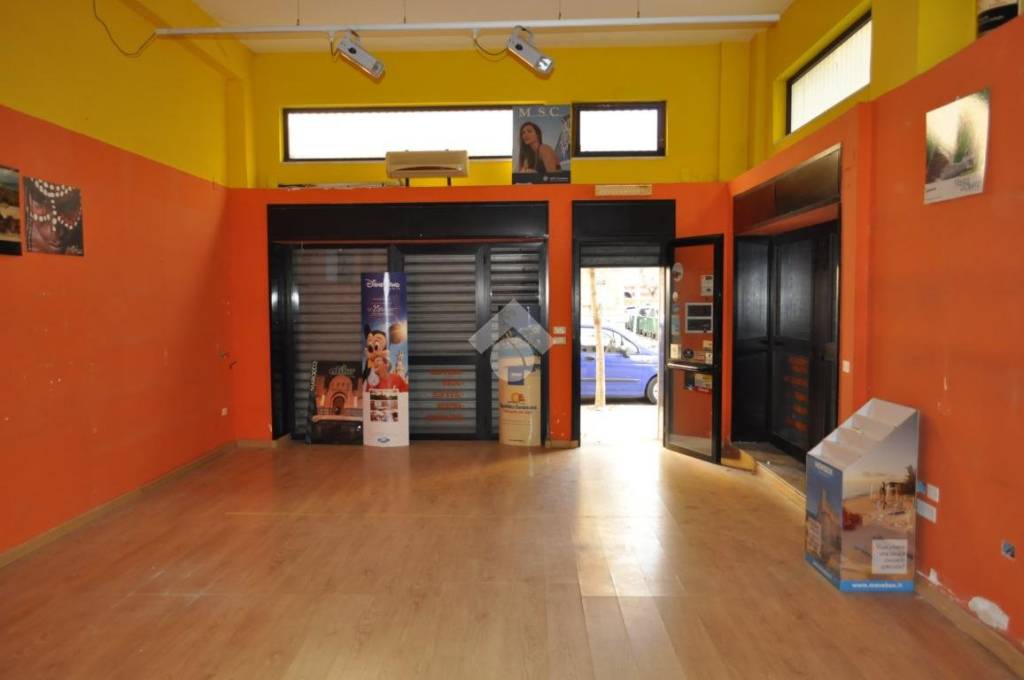 negozio in vendita a Foggia in zona Immacolata / San Pio X