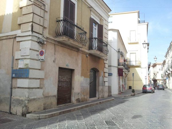 negozio in vendita a Foggia in zona Centro Città