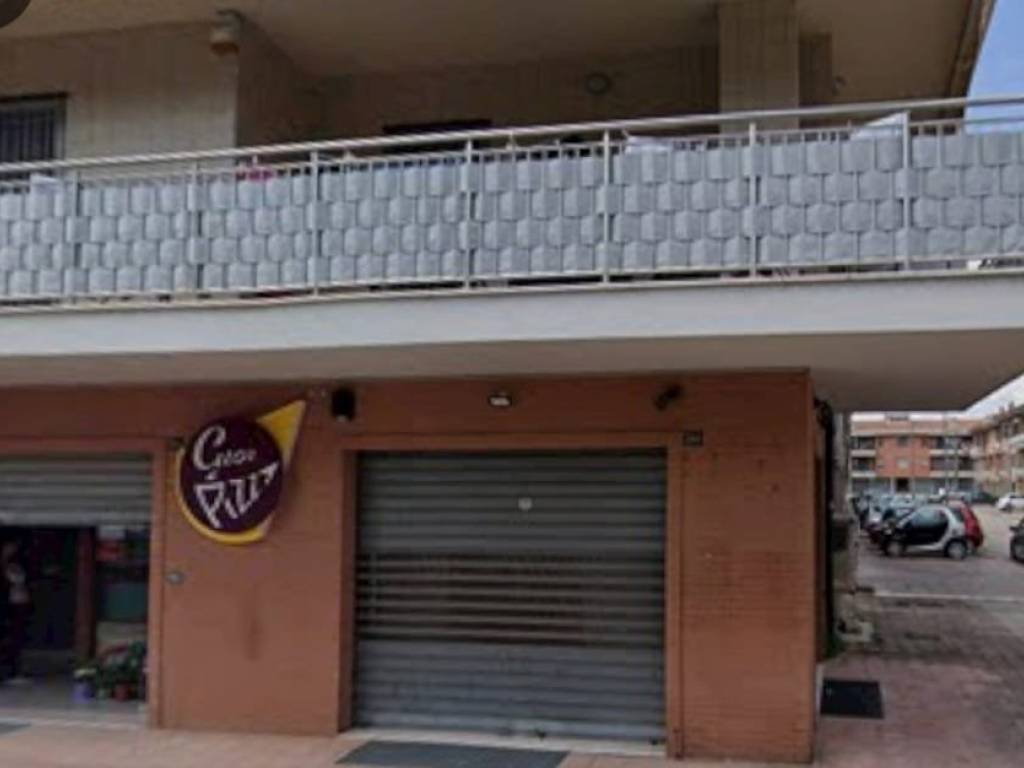 negozio in vendita a Foggia in zona Macchia Gialla
