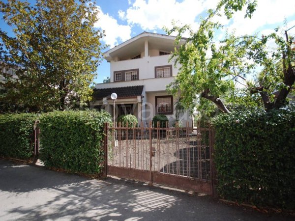 casa indipendente in vendita a Foggia in zona Camporeale