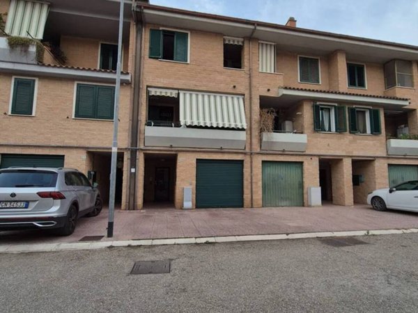 casa indipendente in vendita a Foggia in zona Macchia Gialla