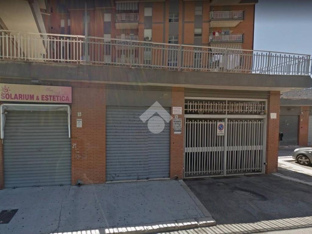 negozio in vendita a Foggia in zona Candelaro