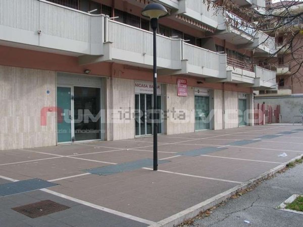 locale commerciale in vendita a Foggia