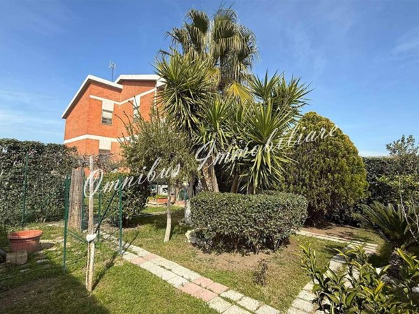 casa indipendente in vendita a Foggia in zona Candelaro