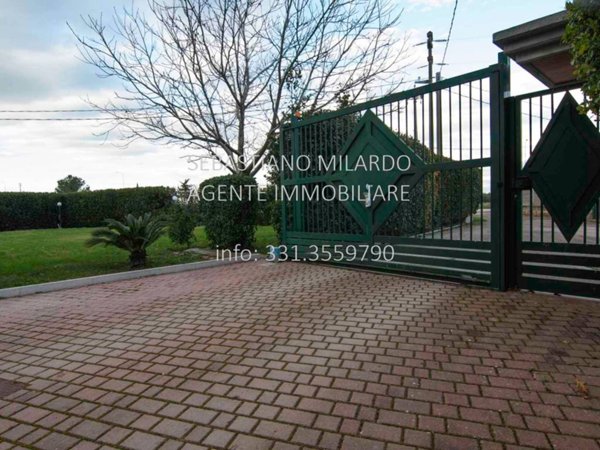 casa indipendente in vendita a Foggia in zona Fiera