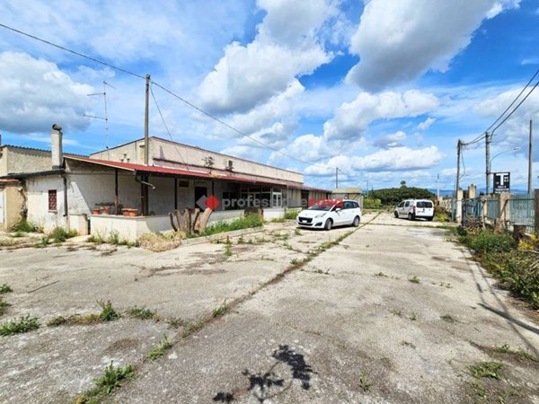 negozio in vendita a Foggia in zona Arpinova