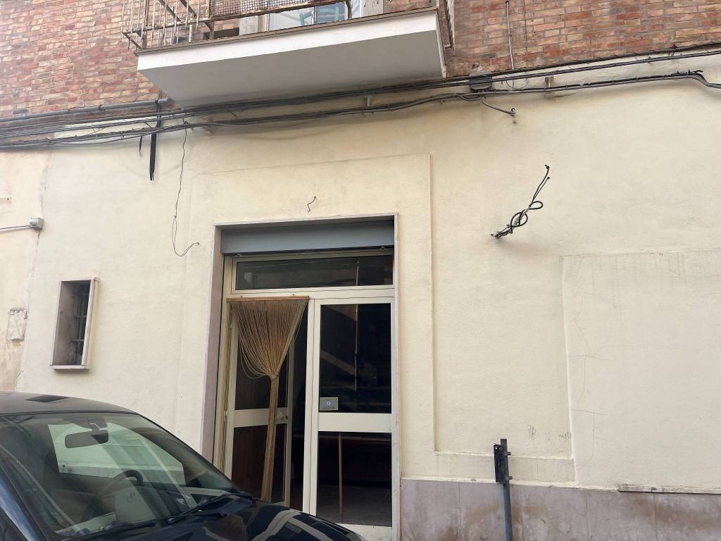 negozio in vendita a Foggia in zona Centro Città