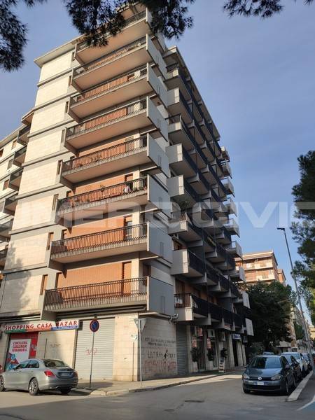 negozio in vendita a Foggia in zona Camporeale