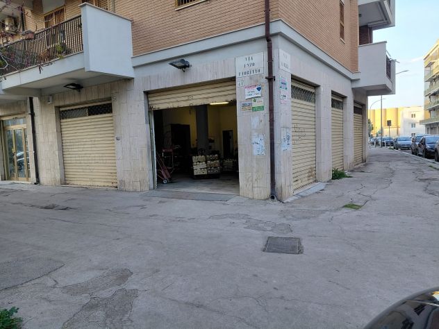 locale commerciale in vendita a Foggia in zona Centro Città