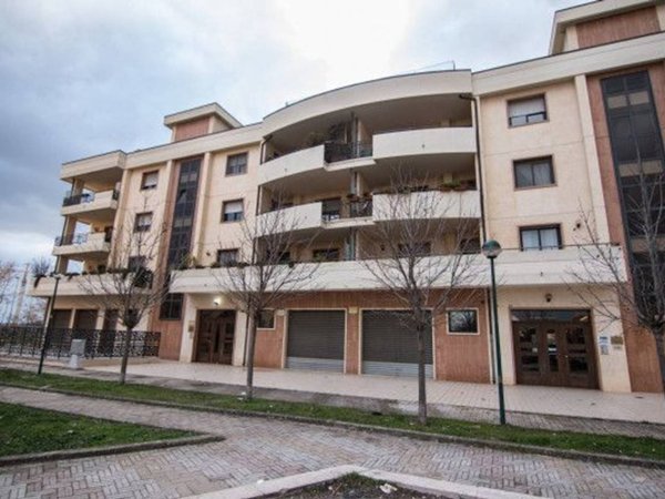 negozio in vendita a Foggia in zona Macchia Gialla