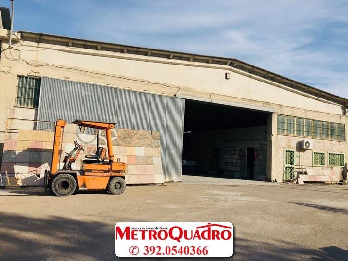 locale commerciale in vendita a Foggia in zona Fiera