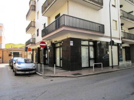 negozio in vendita a Foggia in zona Centro Città