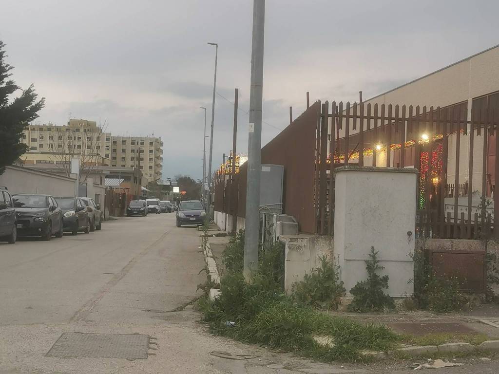 locale commerciale in vendita a Foggia in zona Fiera