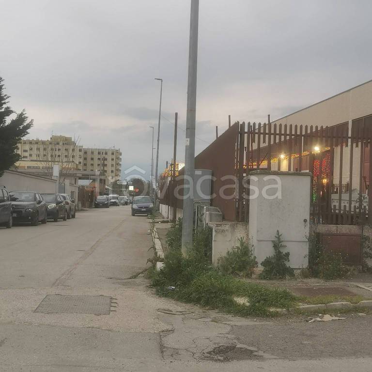locale commerciale in vendita a Foggia in zona Fiera
