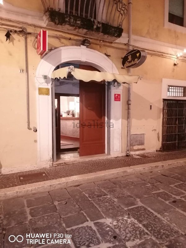 locale commerciale in vendita a Foggia in zona Centro Città