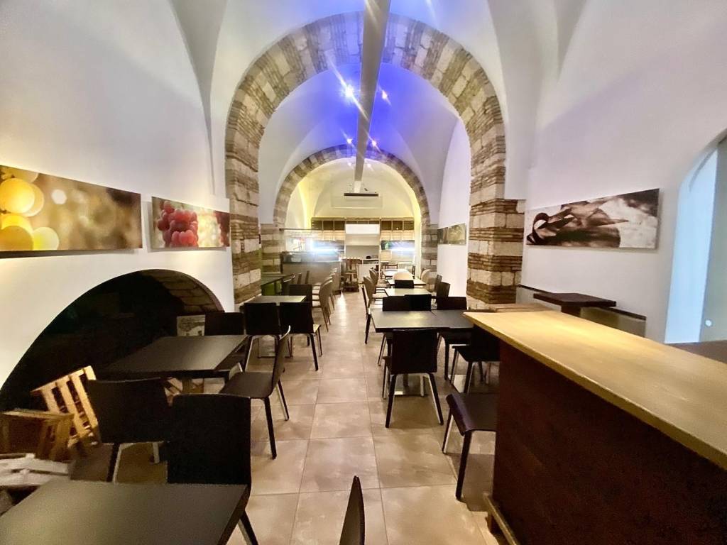 negozio in vendita a Foggia in zona Centro Città