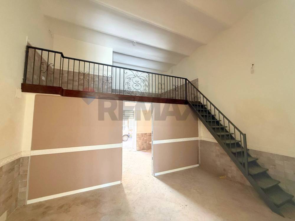 locale commerciale in vendita a Foggia in zona Centro Città