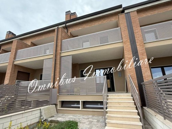 casa indipendente in vendita a Foggia in zona Villaggio Artigiani