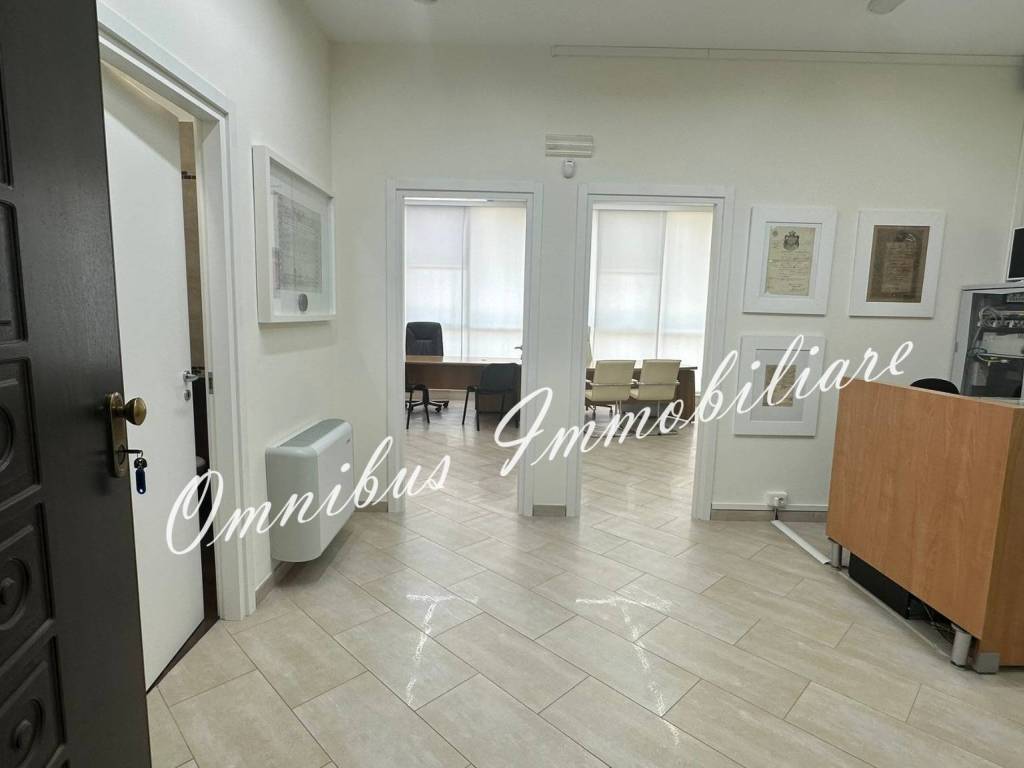 ufficio in vendita a Foggia in zona Villaggio Artigiani