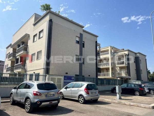 negozio in vendita a Foggia in zona Macchia Gialla