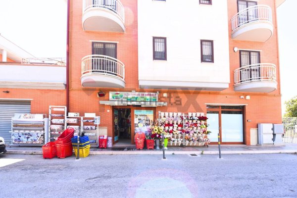 locale commerciale in vendita a Foggia in zona CEP