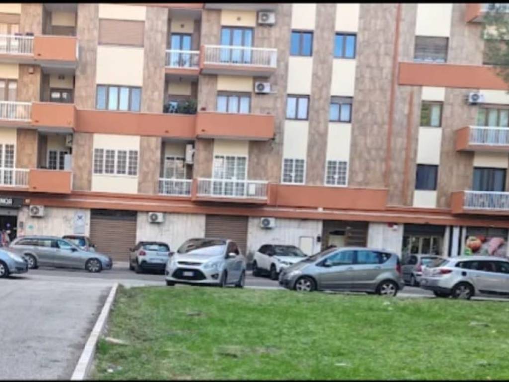 negozio in vendita a Foggia in zona Immacolata / San Pio X