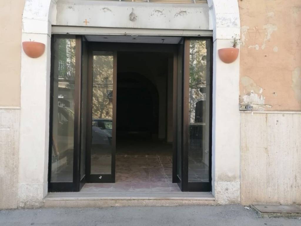 negozio in vendita a Foggia in zona Centro Città