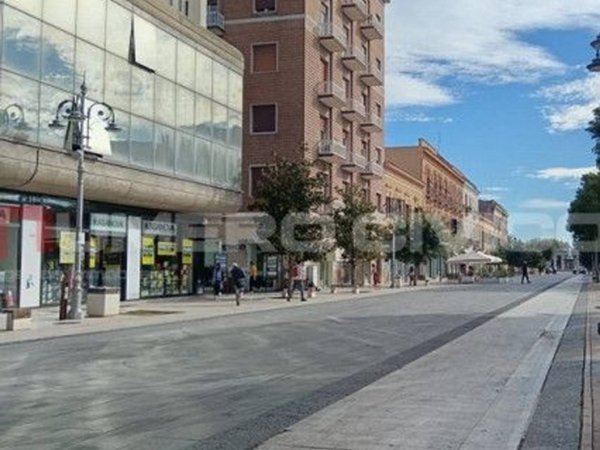 negozio in vendita a Foggia in zona Centro Città