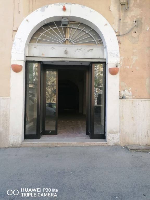 negozio in vendita a Foggia in zona Centro Città