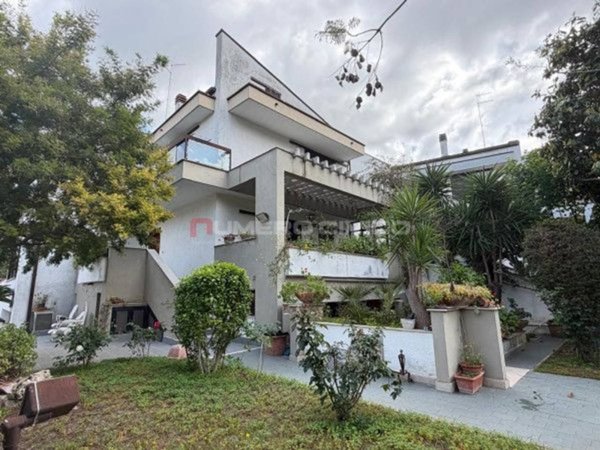 casa indipendente in vendita a Foggia in zona Macchia Gialla