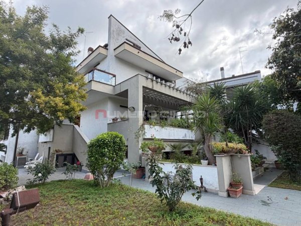 casa indipendente in vendita a Foggia in zona Macchia Gialla
